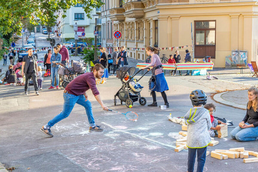 Europäische Mobilitätswoche 2024 Belebte Spielstraße ohne Autos