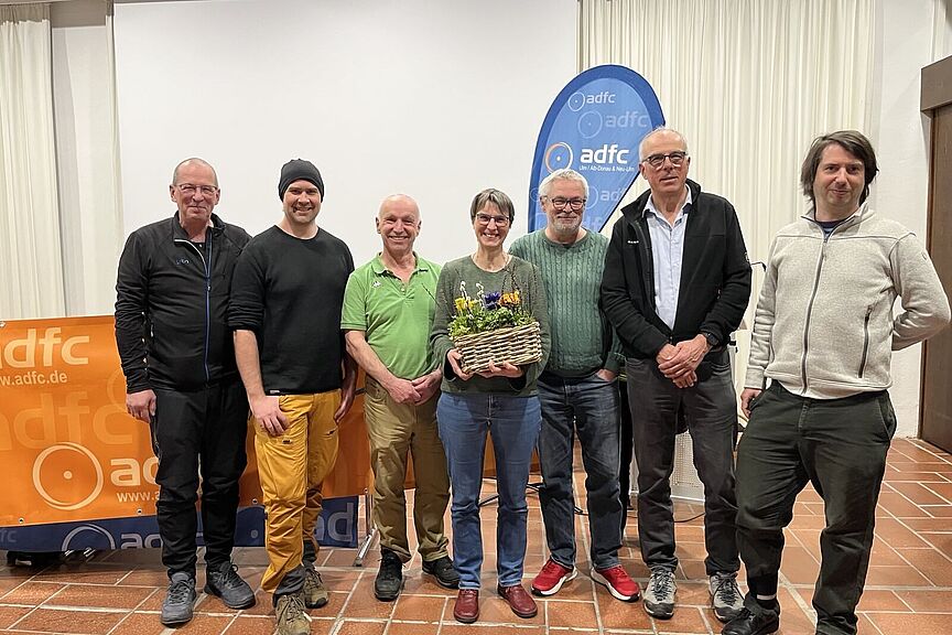 Vorstand des ADFC Ulm/Alb-Donau&Neu-Ulm Sieben Mitglieder arbeiten im Vorstand des ADFC Ulm/Alb-Donau&Neu-Ulm mit, wie hier auf dem Bild zu sehen ist.it