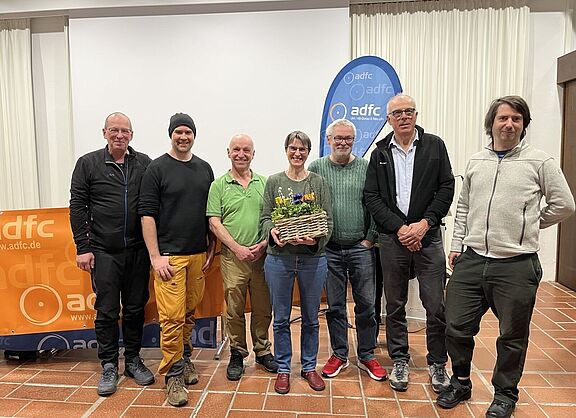 Sieben Mitglieder arbeiten im Vorstand des ADFC Ulm/Alb-Donau&Neu-Ulm mit, wie hier auf dem Bild zu sehen ist.it