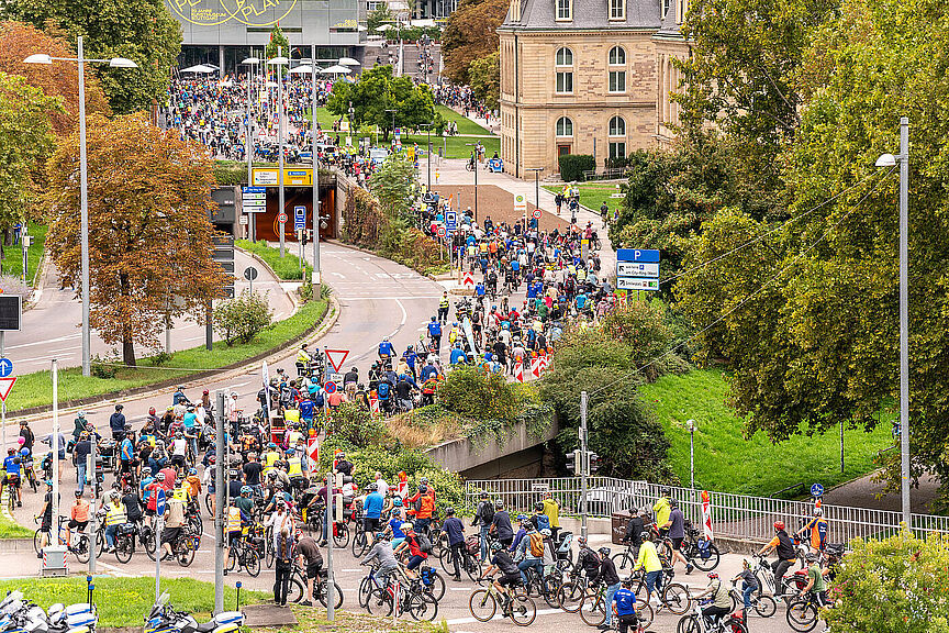 Ankunft in Stuttgart Sternfahrt 2025 Aus allen Richtungen kommen tausende Radler in Stuttgart an.